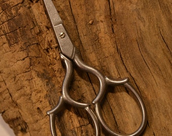 Vintage scissors for embroidery - antique steel sewing "60s/70s" with heart rings