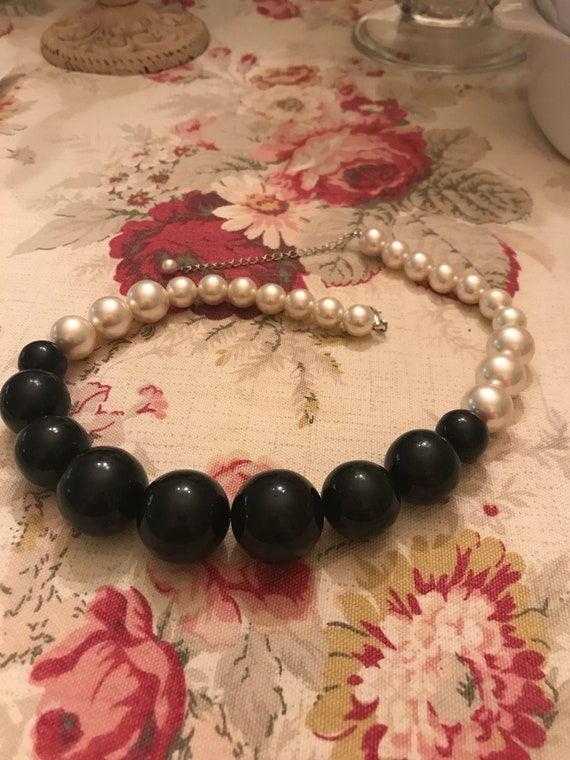 Black and White Pearl necklace