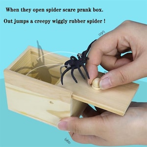Surprise Trap Box with Fake Spider – Funny Gag & Original Gift Idea