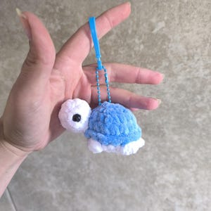 Mini porte-clés tortue | Amigurumi au crochet | Porte-bonheur | Cadeau | Antistress | Soutien émotionnel | Compagnon | Fait main | Gris |