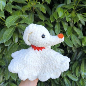 Peluche chien fantôme au crochet fait main | Tailles moyennes et grandes | Peluche douce | Jouet parfait pour la saison fantasmagorique