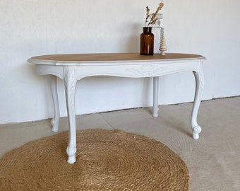 Table basse avec marqueterie et moulures