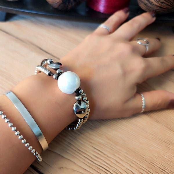 Bracelet cuir argent, bracelet avec perle, bracelet stylé, bracelet cadeau, Bijou argent, cadeau femme, Bracelet multiples, bijou perle,