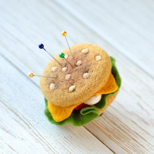 Cute Burger Mini Pin Cushion - Felted Finger Pincushion, Unique Christmas Gift for Sewers and Crafters