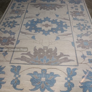 Alfombra Oushak anudada a mano: azul y marrón, hecha a pedido