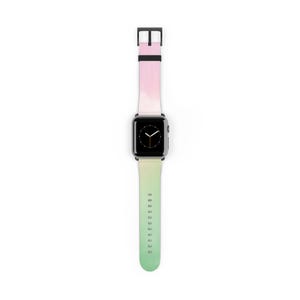 Puede incluir: Una banda de Apple Watch con degradado verde, rosa y amarillo con una hebilla negra.