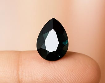 Safira verde-pera: pedra preciosa facetada de 5,20 ct