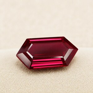 Phantasie Form Natürliche Blut Rot Rubin Beste Qualität Facettierte Luxus Schmuck machen Größe 24x13x6mm 19.95Ct GGI zertifiziert lose Edelstein