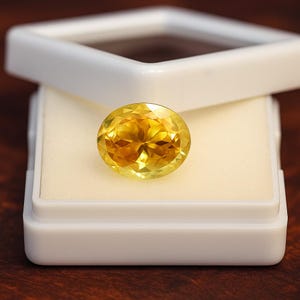 BI-Color Natural Pitambari Sapphire Yellow(Orange Dot) Color 12.15CT Loose Gemstone For Jewelry Making Faceted Sapphire Oval Shape 14X11X9MM