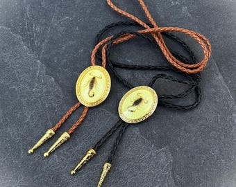 本物のサソリ柄ウエスタンボロタイ。暗闇で光る昆虫柄ボロタイ。男性へのギフト。パーソナライズされたカウボーイアクセサリー。ウエスタン風父の日ギフト。