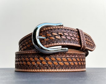 ハンドメイドの型押しレザーウエスタンベルト 花柄デザイン