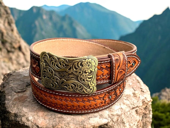 Cintura da cowboy in pelle pieno fiore, cintura in pelle lavorata su misura con fibbia floreale western lavorata a mano, regalo personalizzato fatto a mano per uomo - Italia