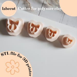 Puede incluir: Cuatro cortadores de arcilla polimérica en forma de corazón con diseños de lazo. Los cortadores son de diferentes tamaños y son de color rosa claro. La imagen incluye el texto "labecut Cutter for polymer clay" y "STL file for 3D printer".
