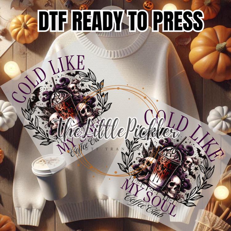 CLOTH & CROSS Iced Coffee Queen Tシャツ