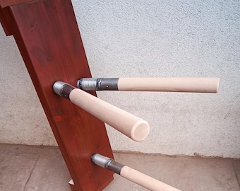 Mannequin Wing Chun en bois avec bras à ressort | Porte-soie en bois | Mannequin mural pour arts martiaux | Mannequin en bois pour Wing Chun | Acajou