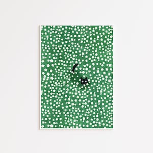 Arte murale con gatti, stampa di gatti, poster disegnato a mano con gatto nero nel prato di margherite, illustrazione pop di animali carini, decorazione estetica per pareti Home