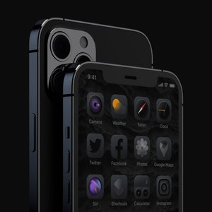Peut inclure: Un iPhone noir sur un fond gris foncé. L'écran du téléphone affiche une variété d'icônes d'applications, notamment Appareil photo, Météo, Safari, Horloge, Twitter, Facebook, Photos, Google Maps, Siri, Raccourcis, Calculatrice et Instagram.