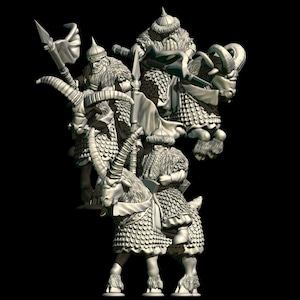Op de afbeelding: Een 3D-geproduceerde sculptuur van een groep krijgers op geiten. De krijgers zijn gekleed in schubbenpantser en met bont gevoerde hoeden. Ze zijn gewapend met speren en vlaggen, wat een dynamische en gedetailleerde fantasie-scène creëert.