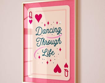 Póster "Bailando por la vida", decoración de dopamina, artículos preppy, póster rosa coqueto, decoración de pared de la Reina de Corazones, elementos esenciales para el dormitorio, cita "Tienes suerte".