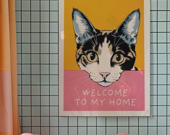 Bienvenue à la maison, art mural numérique avec chat, impression drôle, affiche de chat, illustration de chaton mignon, cadeau pour amoureux des chats, chat faisant des choses, impressions numériques, impression rétro