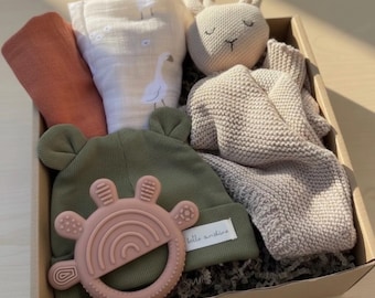 Organic Newborn Gift Box | Neutral Baby Set | Unisex Baby Shower Hamper | Ready to Gift | Muslin Hat & Comforter Set | Organic Cotton