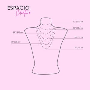 Puede incluir: Un diagrama que muestra las longitudes de los collares en un maniqu&iacute;. Las medidas est&aacute;n en pulgadas y cm: 12" (30,5 cm), 16" (40,6 cm), 18" (45,7 cm), 20" (51 cm), 30" (76 cm) y 36" (91 cm). El texto "ESPACIO Creativo" es visible.