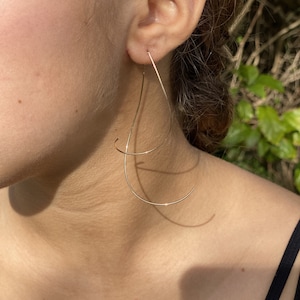 Curved threaer earrings, gold-folled wave earrings