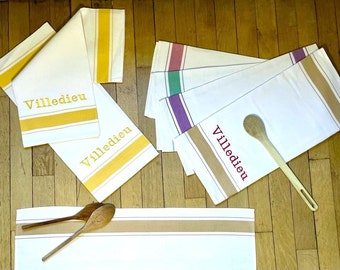 Torchon brodé personnalisé, 100% coton qualité et tenue impeccable. Idée de cadeau cuisine personnalisé, brodé