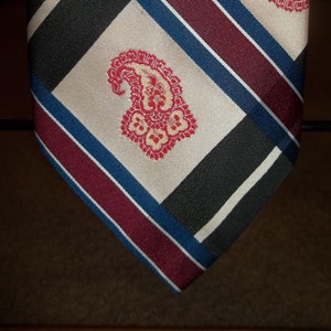 Vintage Men&#39;s Grenada Funky 1970s Wide Polyester Red/Blue Design 57 x 4