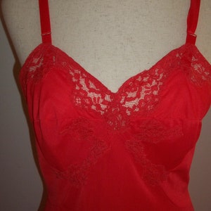 Vintage Gossard Artemis  1970s Red Nylon & Lace Full Slip Size 34 Short Made in USA