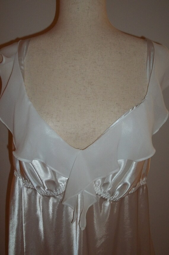 Vintage 90s Unbranded Long White Plus Size Nightie