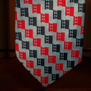 Vintage Men's Funky 1970s Necktie Blue/Red Polyester 54x4