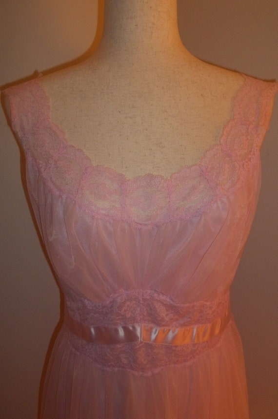 Vintage 60s  LUSCIOUS Vanity Fair Pink Nightie Lac