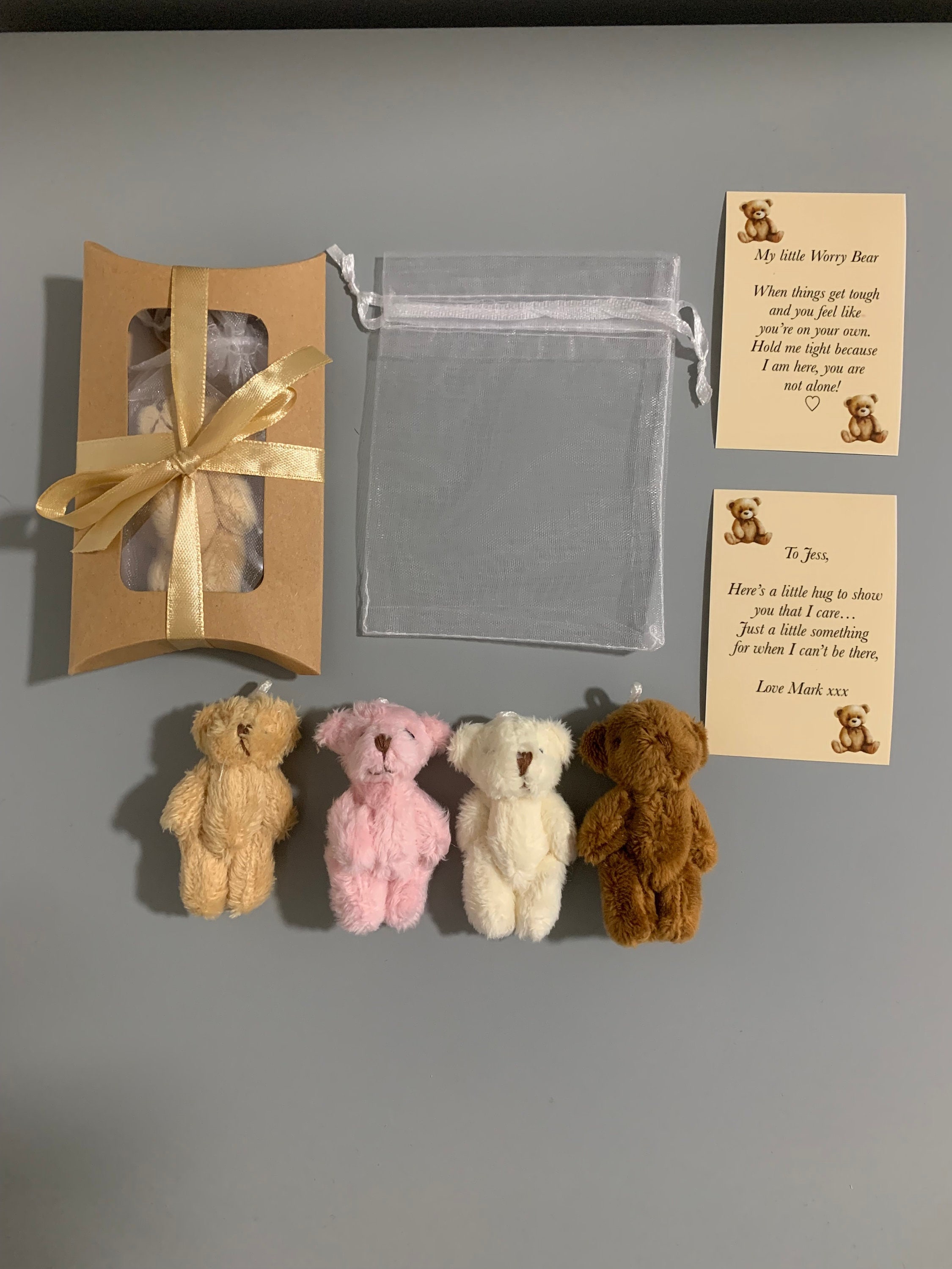 Teddybär Pocket Hug Als Mutmacher-Geschenk – Lustige Mini-Bären Mit Karte & Box, Ideal Für Geburtstag, Weihnachten Oder Einfach So Für Kollegen, Freunde Oder Die Freundin