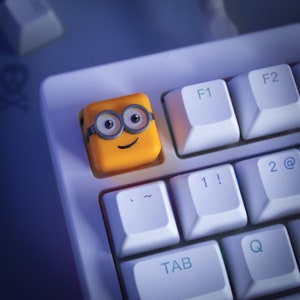 Cartoon Tastenkappen, individuell handgefertigte Tastenkappen, Süße Tastenkappen für mechanische Tastatur, Cherry MX, Geschenk für Sie und Ihn, Handbemalte Tastenkappen Minion 2