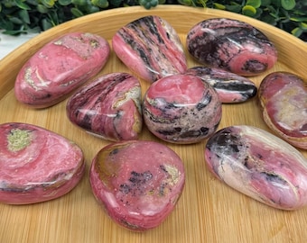 Pedra de Opala Rosa Morango para a Palma da Mão | Você Escolhe | Amor e Relacionamentos | Pedra Rara e Única