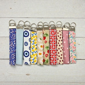 Schlüsselanhänger fürs Handgelenk – Key Wristlet aus Stoff – handmade Schlüsselband – Geschenkidee für sie und ihn