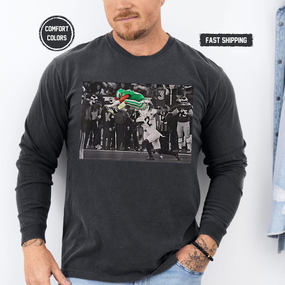 Saquon Barkley Tee Long Sleeve - Saquon Barkley Backwards Hurdle Shirt - Trendy Philadelphia Eagles Gifts - Comfort Colors Long Sleeve