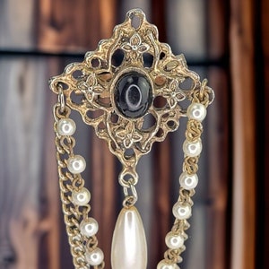Vintage Dangle Brooch Vintage Black Cabochon Jewelry Gold Tone Dangle Pin Large Faux Pearl Brooch with Dangle Chains Vintage Jewelry Gift