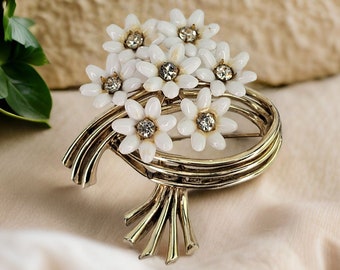 Vintage 1950's Brooch Signed Coro White Thermoset Daisy
