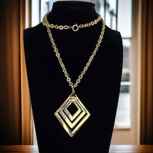 Vintage Hollywood Regency Lisner Necklace Signed Geometric Pendant Gold Tone Lisner Pendant Necklace Geometric Vintage Fashion Necklace Gold
