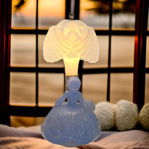 Vintage Figural Lady Lamp Blue Glass Boudoir Lamp Vintage L. E. Smith Southern Belle Glass Lamp Unique Lady&#39;s Dresser Lamp Blue Vintage Lamp