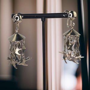 Boucles D'oreilles Vintage Clips - Petites Fleurs Argentées Et Strass - Occasion Bon état