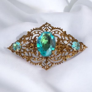 Vintage viktorianischen Stil Aqua Blau Lucite Strass Filigrane Brosche Vintage Ice Blau Strass Victorian Revival Brosche Gold Ton Blau Pin