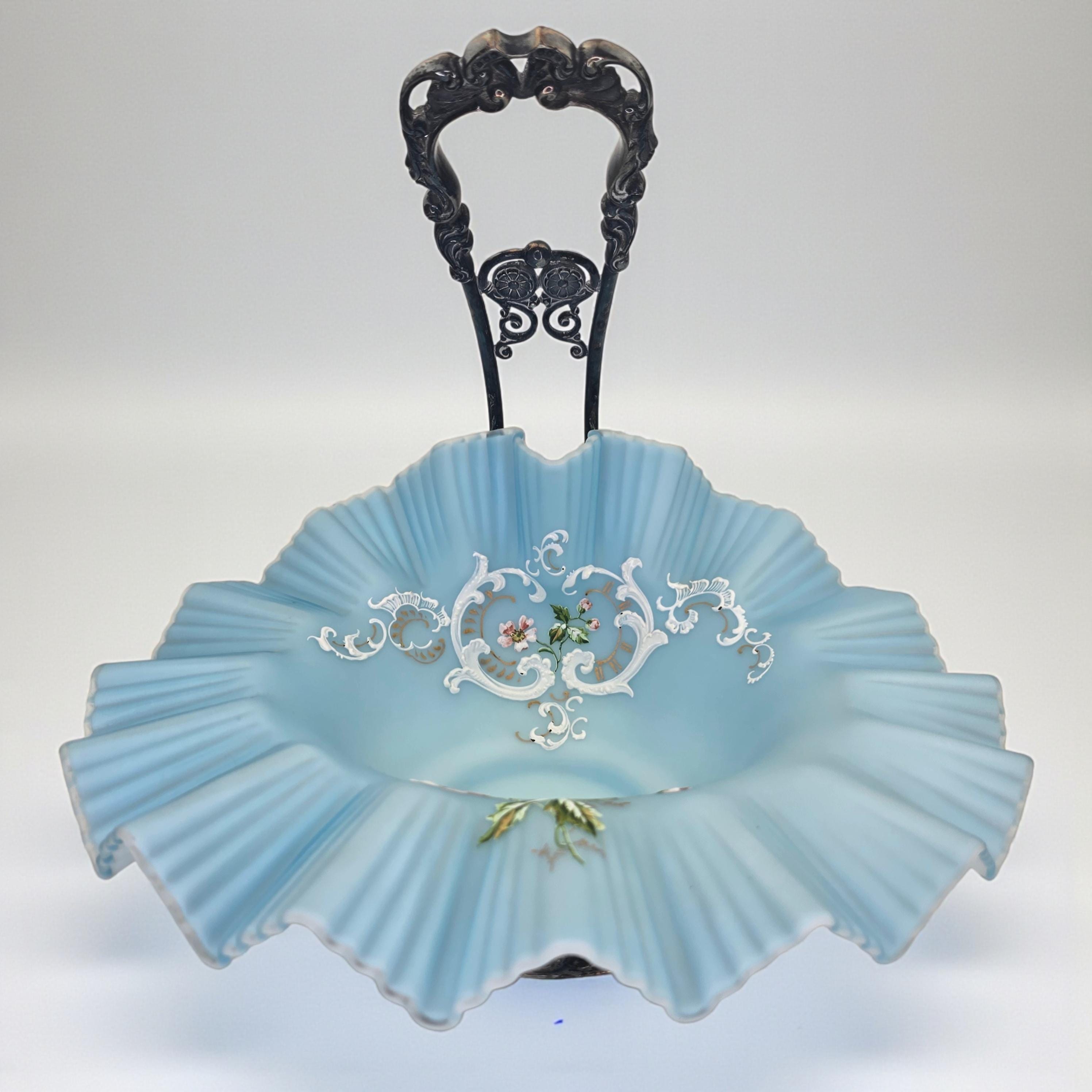 英国製ウランガラスのブライダル・バスケット Uranium Bridal Basket - Etsy