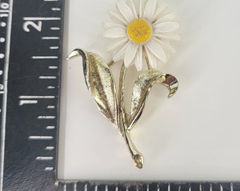 Retro Daisy Brooch Vintage Flower Pin Midcentury Floral
