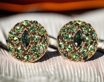 Boucles d'oreilles vintage vert émeraude avec strass ton doré Bijoux vintage en verre d'uranium Boucles d'oreilles vintage vert phosphorescent Boucles d'oreilles clip dôme en verre