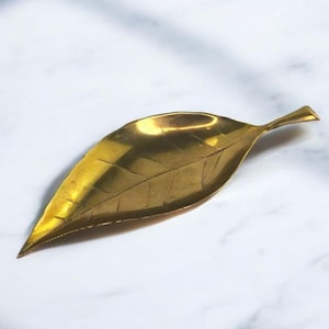 Vintage MCM Long Leaf Shaped Solid Brass Trinket Tray Midcentury Modern Brass Leaf Dish Vintage Brass Midcentury Nature Decor MCM Brass Tray