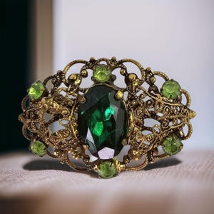 Vintage Western Germany Brosche Victoria Style Smaragd Grün Brosche Vintage Cabochon Strass Brosche Filigran Schmuck