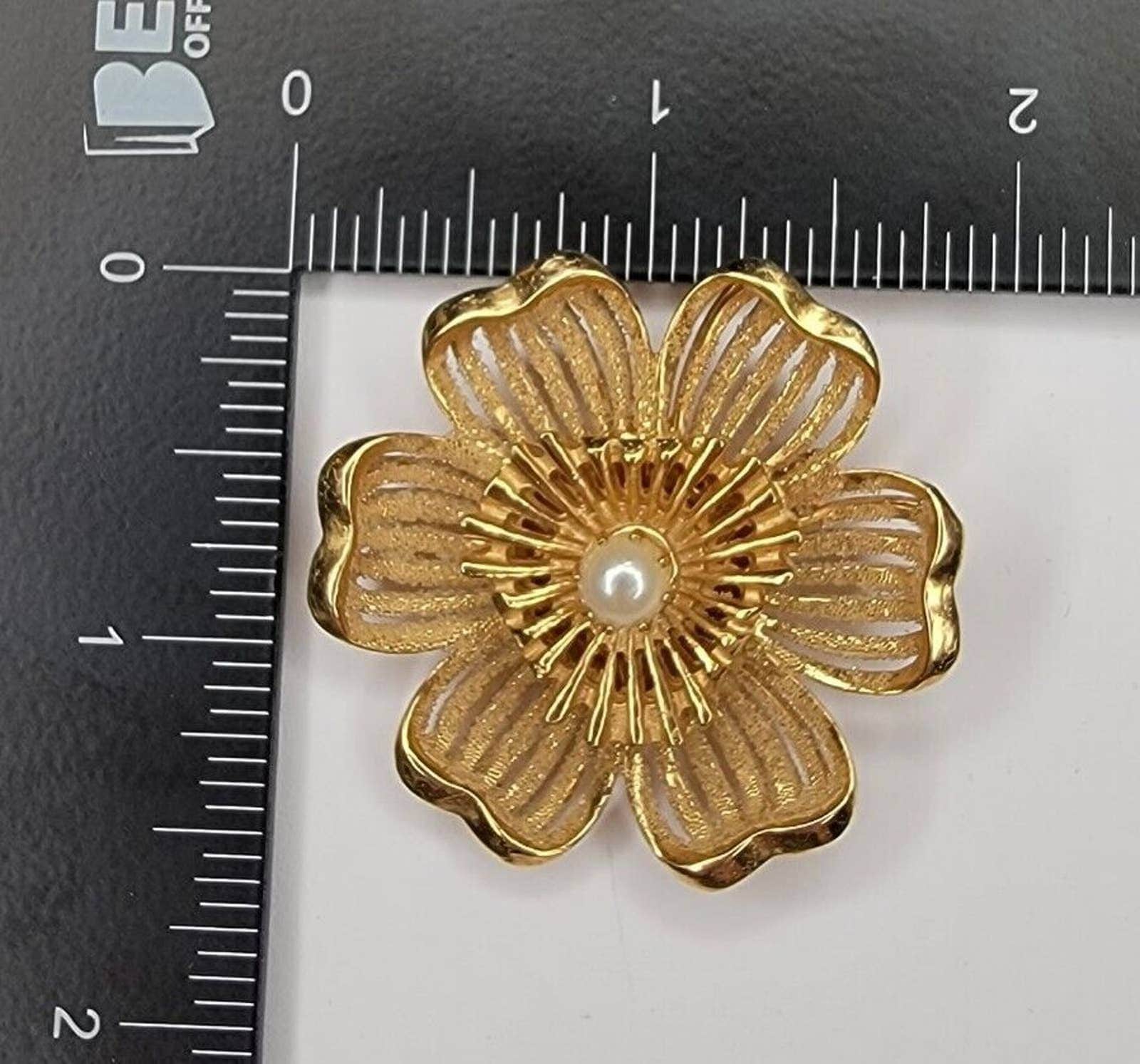 Signed Kramer Brooch Vintage Kramer Pin Gold Tone Vintage Pearl
